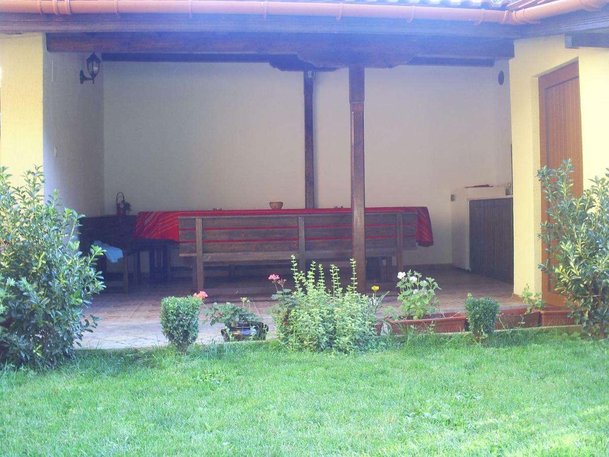 Къща За Гости Фантазия Trjavna Buitenkant foto