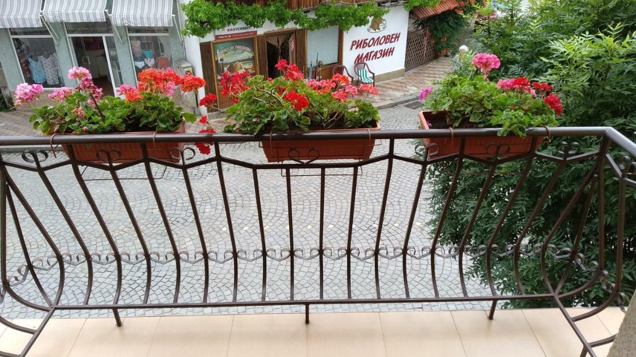 Къща За Гости Фантазия Trjavna Buitenkant foto